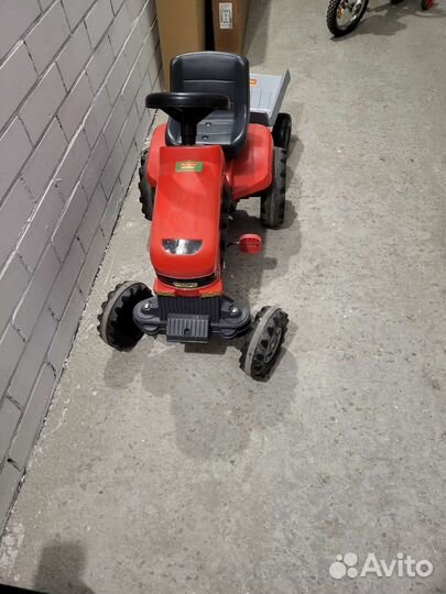 Детский трактор с прицепом