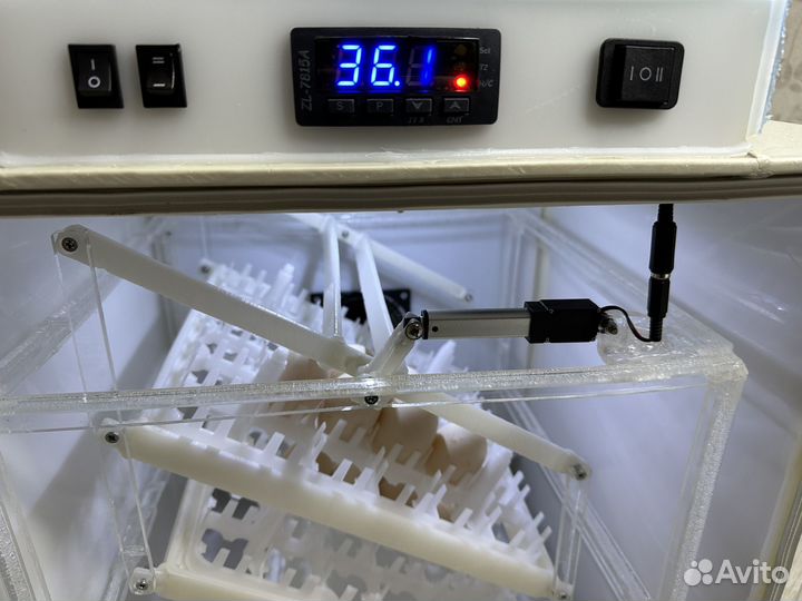 Инкубатор на 72 яйца автомат