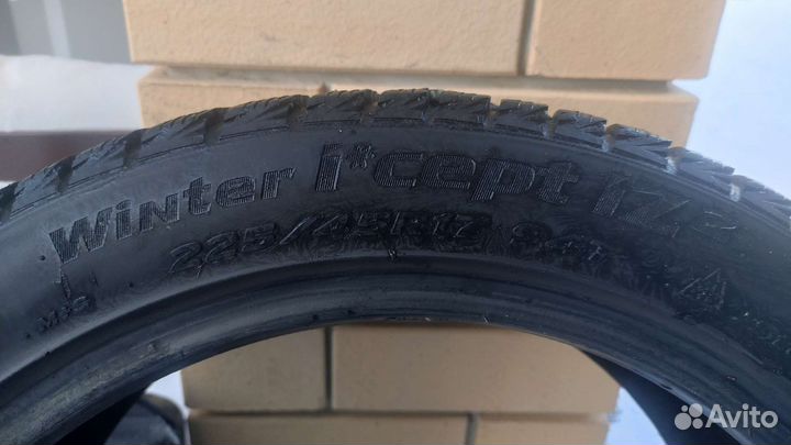 Hankook Winter I'Cept IZ2 225/45 R17 94T