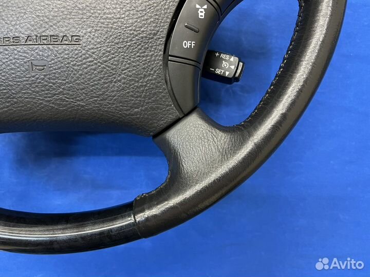 Оригинальный руль с косточкой Toyota Camry 35