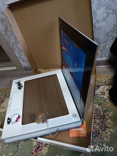 Когтеточка новая с игрушкой