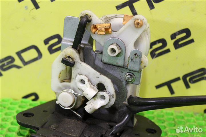 Замок багажника задний Mazda Bongo SK82MN F8