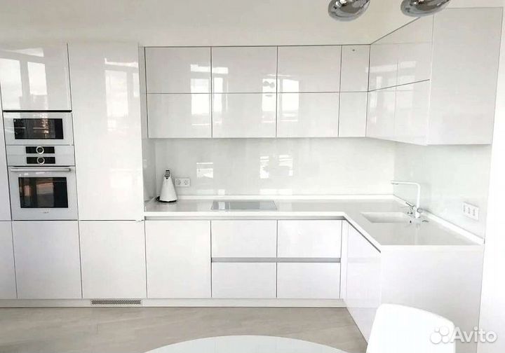 Кухня белый и розовый глянец