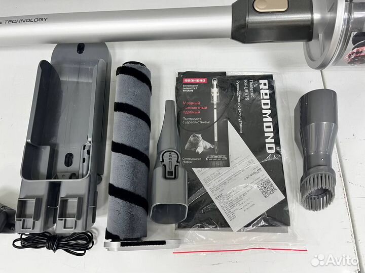 Пылесос Redmond RV-UR379 (148)