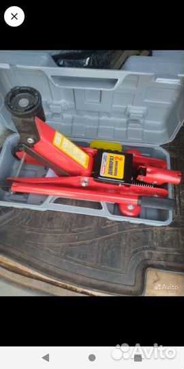 Домкрат подкатной 2т абсолютно новый в кейсе
