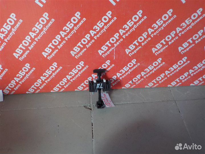 Ограничитель двери передний левый LADA Granta FL