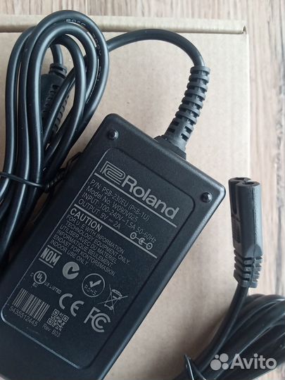 Адаптер питания Roland Lucina AX-09 (9V 2A)