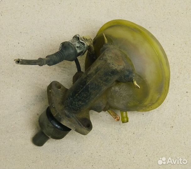 Цилиндр тормозной главный Audi 80 B3 1.8