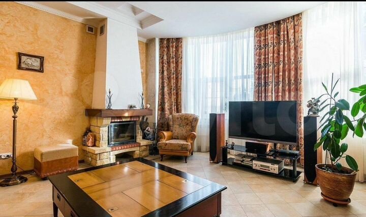 Дом 490 м² на участке 8 сот.