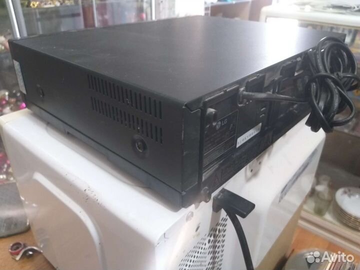 Видеомагнитофон HI FI стерео