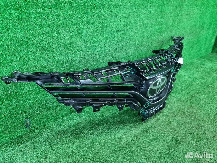 Решетка радиатора Toyota Camry