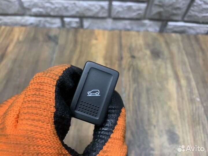 Suzuki Vitara Кнопка помощи спуска со склона