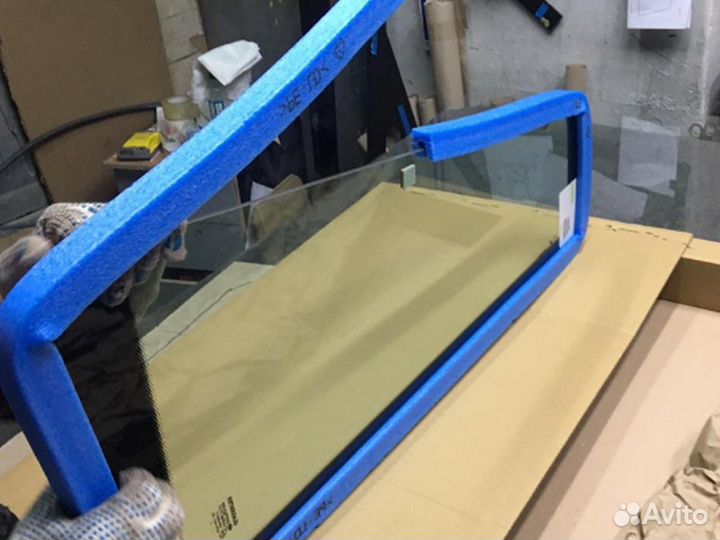 Стекло дверное левое/правое Komatsu