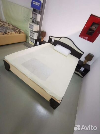 Кровать