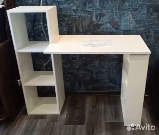 Стол компьютерный новый белый