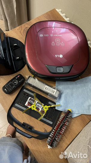 Робот-пылесос LG VRF6670LVT Red