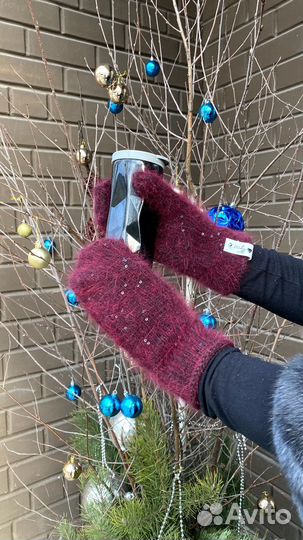 Варежки вязаные женские