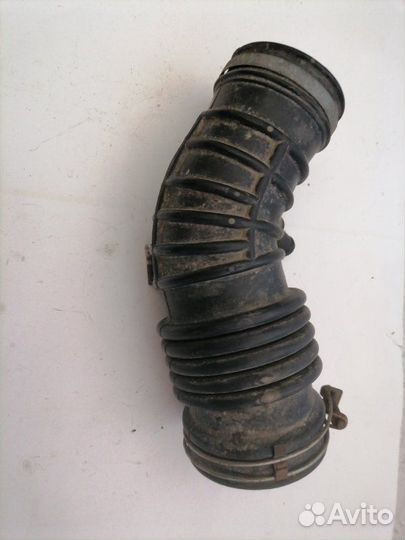 Патрубок воздушного фильтра Nissan Primera P11 2.0