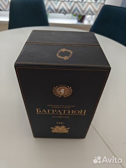 Коробка и графин от элитного алкоголя