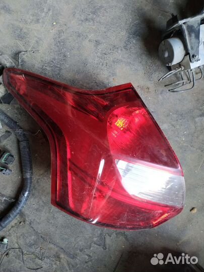 Фонарь задний левый на Ford Focus 3