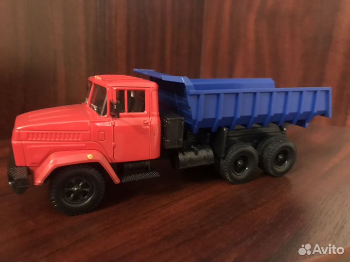 Модель грузовика 1-43 краз-6510