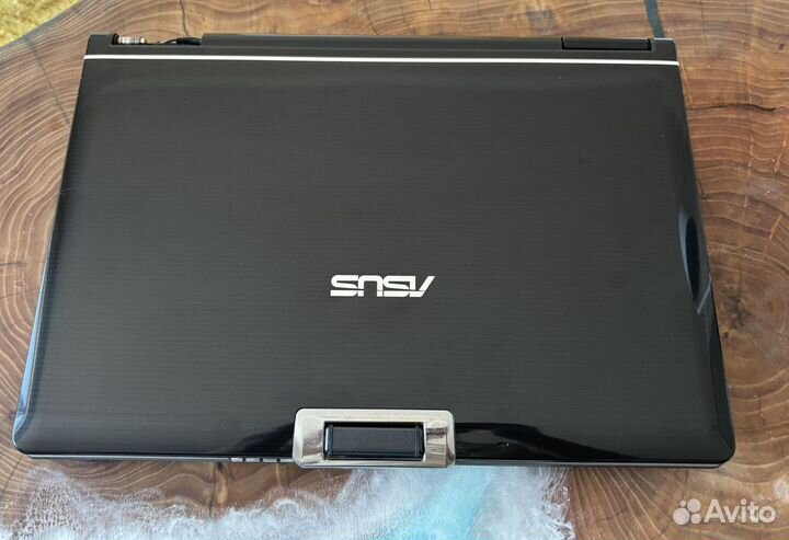 Ноутбук asus