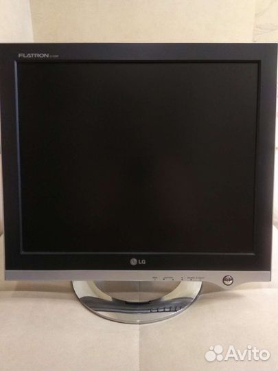 Монитор LG Flatron L1720P