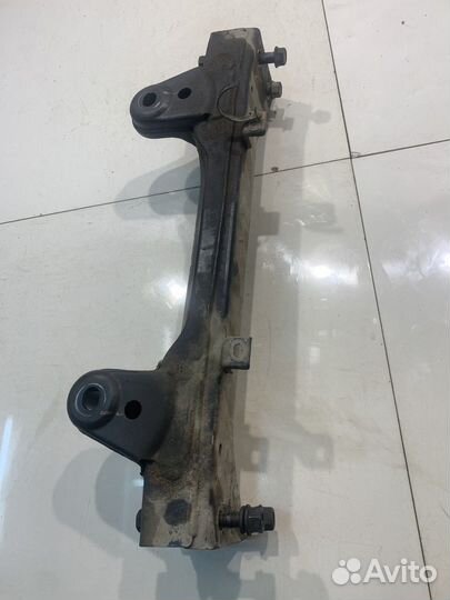 Балка (Kia Mohave)