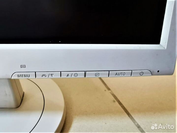 Монитор Samsung SyncMaster 710N