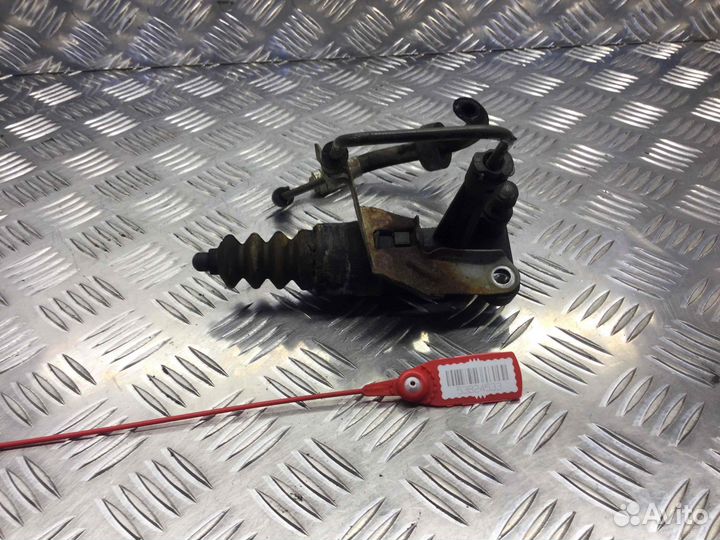 Цилиндр сцепления рабочий Фольксваген Пассат 8e072