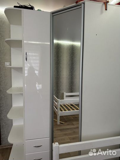 Угловой шкаф