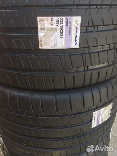 Michelin Pilot Super Sport 285/35 R21 и 325/30 R21 109Y