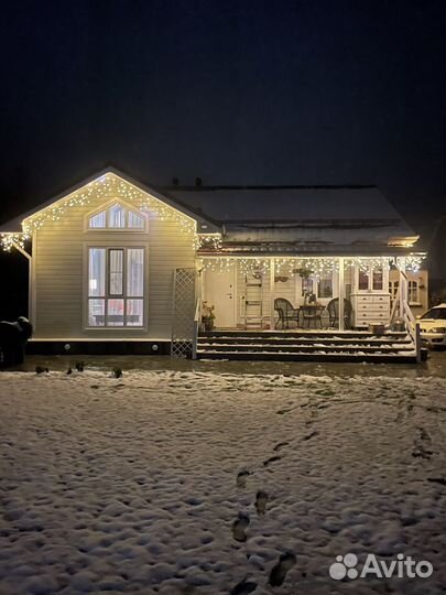 Праздничное оформление фасадов гирляндами, неоном