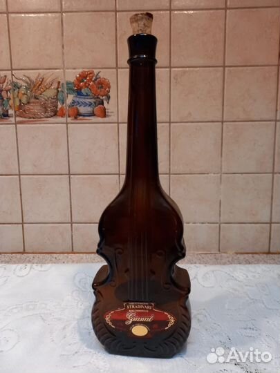 Бутылки из стекла и глины