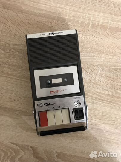 Портативный магнитофон JVC Nivico 1602u (1972 г.)
