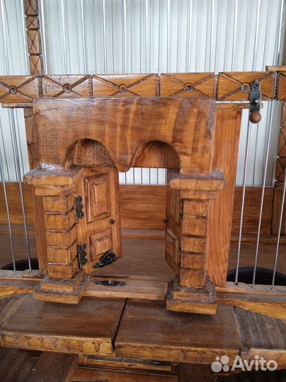 Большая клетка для птиц