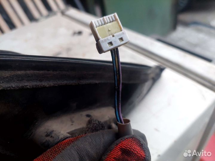 Зеркало левое