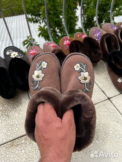 Чуни и тапочки из овчины