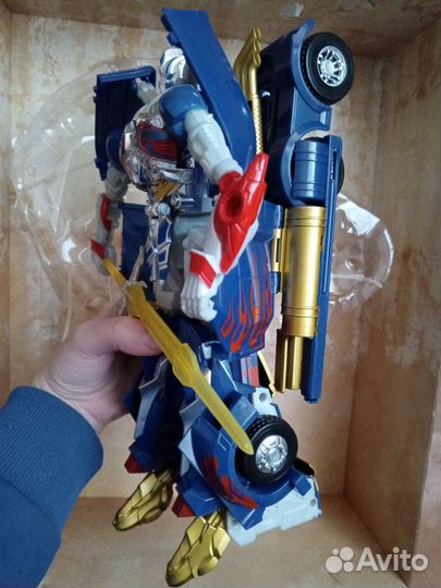 Трансформер Оптимус Прайм