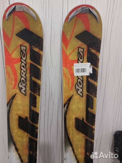 Горные лыжи с креплениями и палками nordica