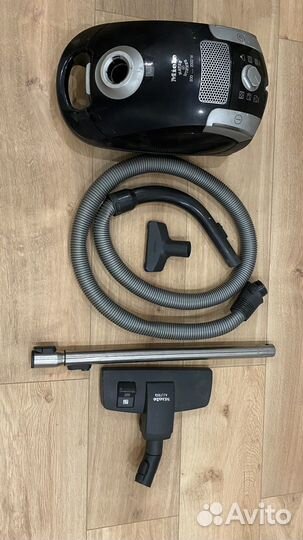 Немецкий домашний пылесос Miele 2000W