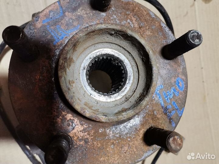 Кулак поворотный передний Nissan Almera Tino