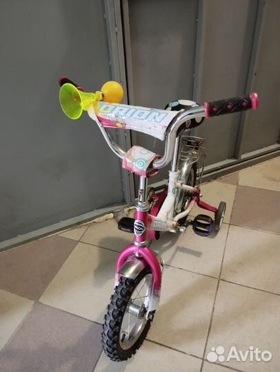 Велосипед четырёхколёсный 12