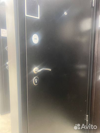 Двери входные новые