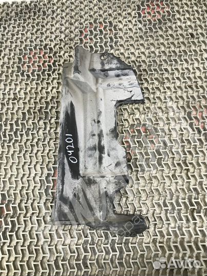 Пластик моторного отсека Honda HR-V