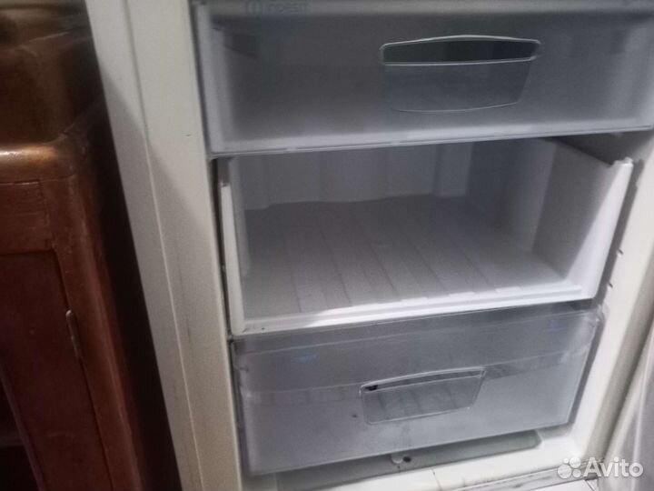 Холодильник indesit