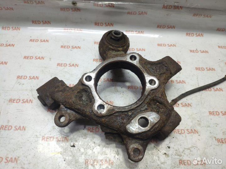 Кулак задний левый Mitsubishi Pajero 3 V78W 4M41