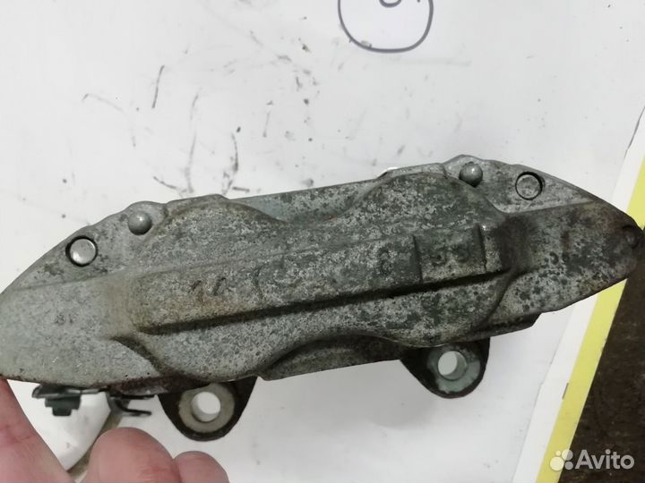 Супорта передние Toyota Fortuner 2 Hilux 8