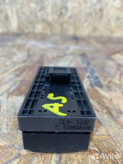 Блок кнопок стеклоподъемника передний левый Audi