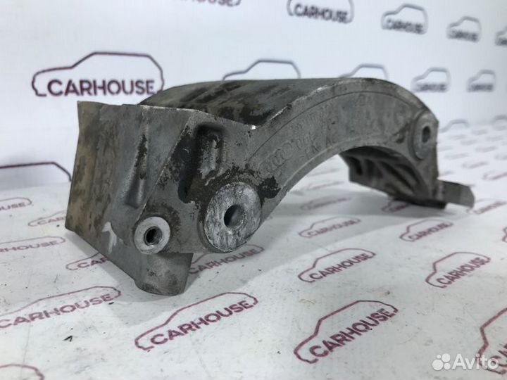 Кронштейн генератора Audi A6 C6 3.2 AUK